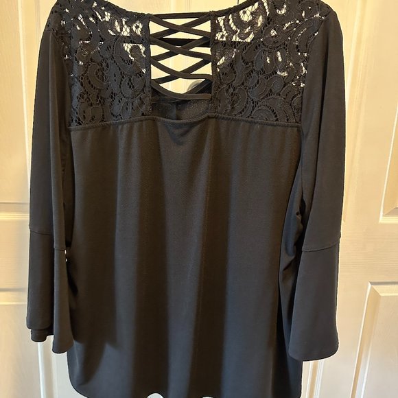 Amanda Green Black Bell Sleeve Top - Picture 2 of 6